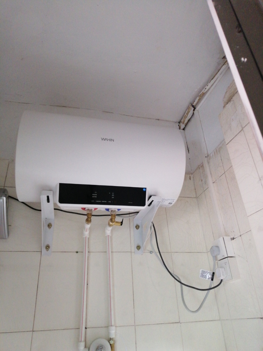 智能家电 华凌电热水器 50升 遥控预约 5倍增容 银离子抑菌 f5021-yj2